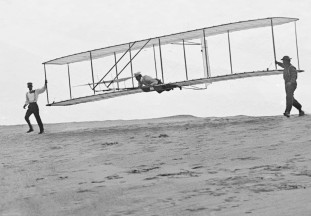 1902_Wright_Brothers'_Glider_Tests_-_GPN-2002-000125
